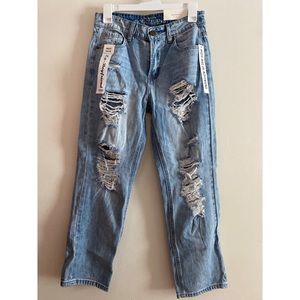 Distressed denim jeans! BRAND NEW tags taken off to try on. SIZE 3 true to size!